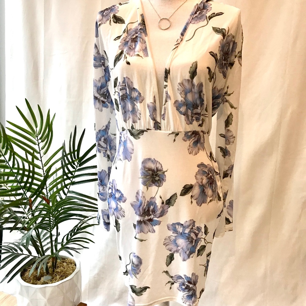 NWT- Missguided Floral Plunge Long Slve Mini Dress